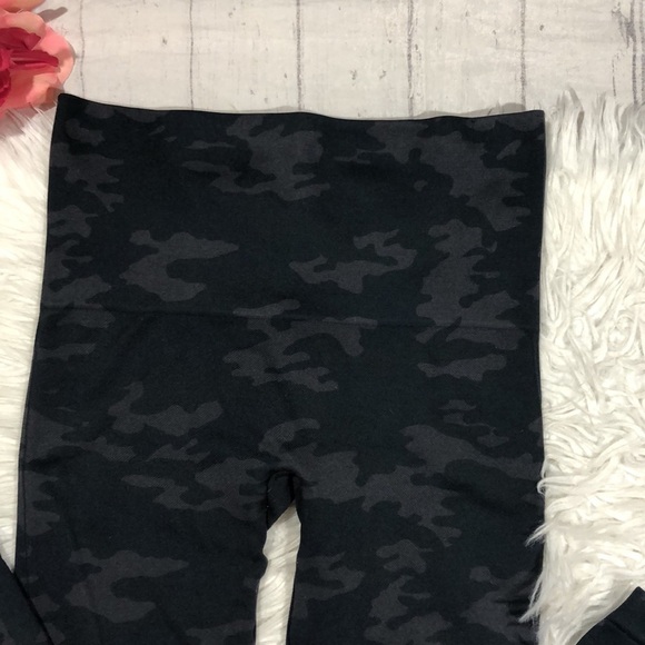 Spanx Seamless Camo High Waisted Leggings - Picture 5 of 13